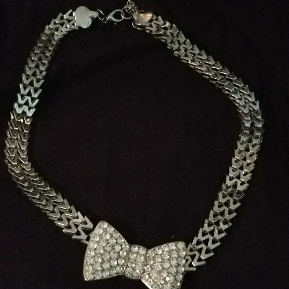 Silver bowtie necklace